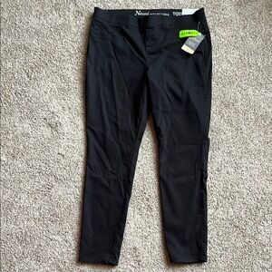 Natural Reflections Black Ankle Cropped Pants